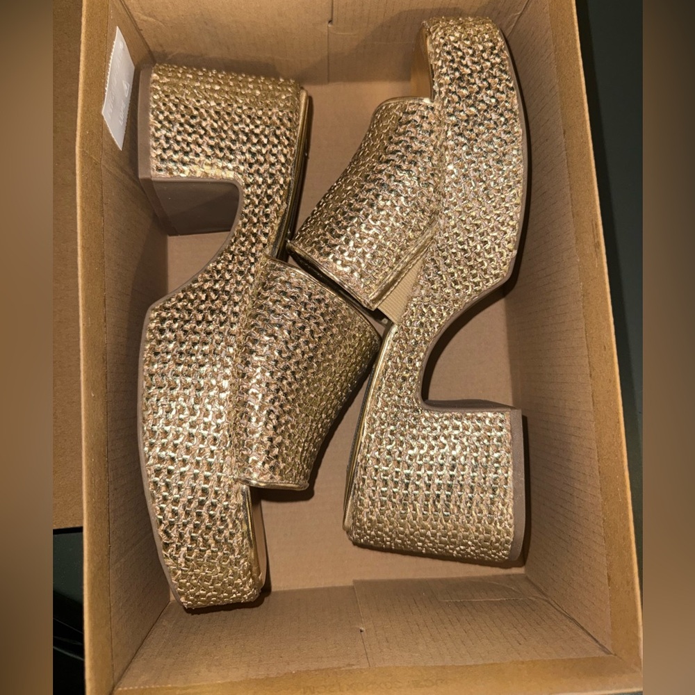 Steve Madden Reign Sandals - brand new never worn